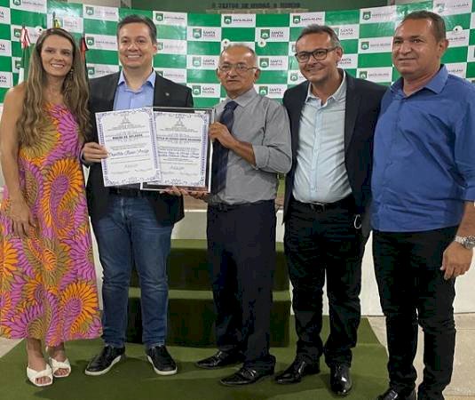 Coberto de muito orgulho e alegria, deputado Júnior Araújo recebe título de cidadão Santa-helenense