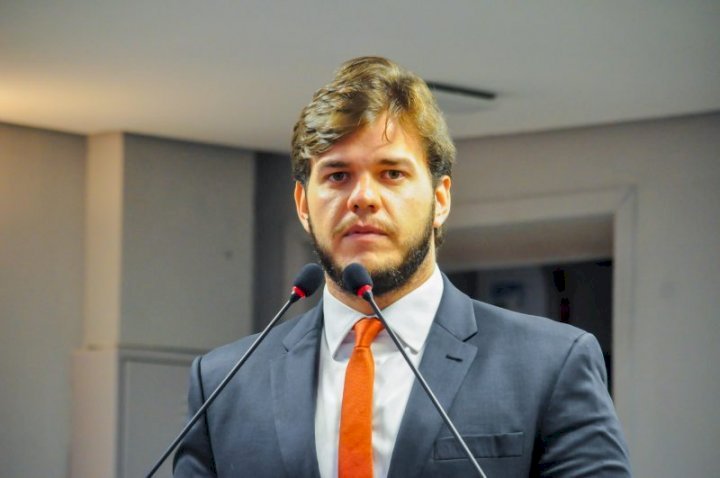 Acúmulos de cargos, e altas remunerações geram alerta do TCE ao Prefeito de Campina Grande 