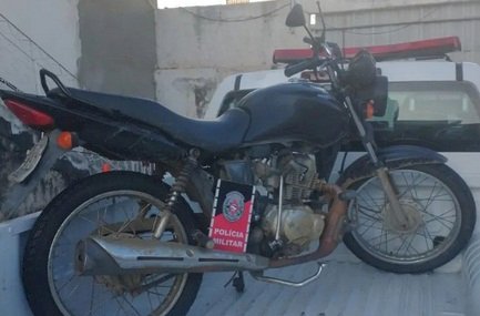 Polícia militar recupera motocicleta roubada no município de Paulista 