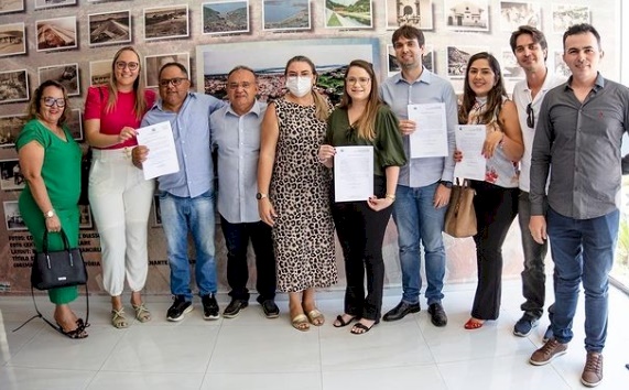 Prefeitura de Coremas empossa candidatos nomeados em cargos efetivos pelo prefeito Irani Alexandrino 
