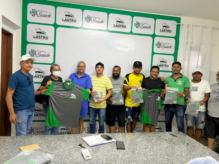 Entrega de fardamentos aos motoristas da saúde