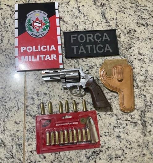 Armas de fogo e munições apreendidas pela PM, no Sertão