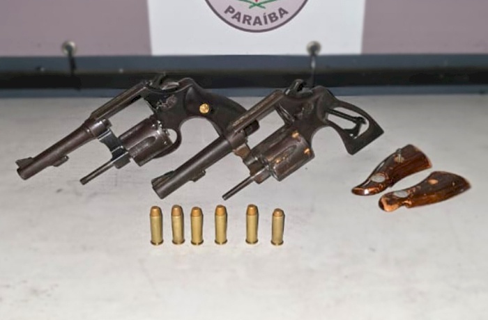 Prisão de jovem por porte ilegal de armas de fogo