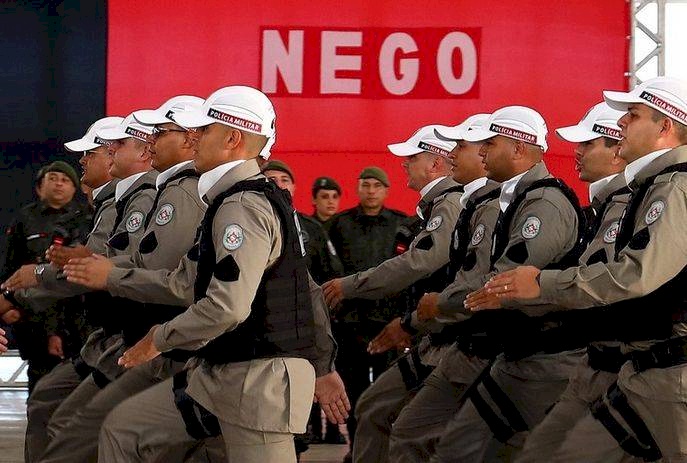 Políciais em formação na academia