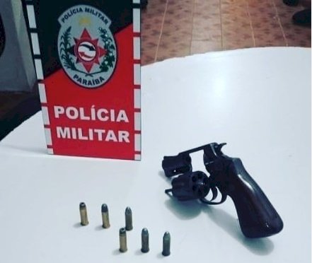 Dois homens são detidos com arma de fogo em município do Sertão paraibano; veja 