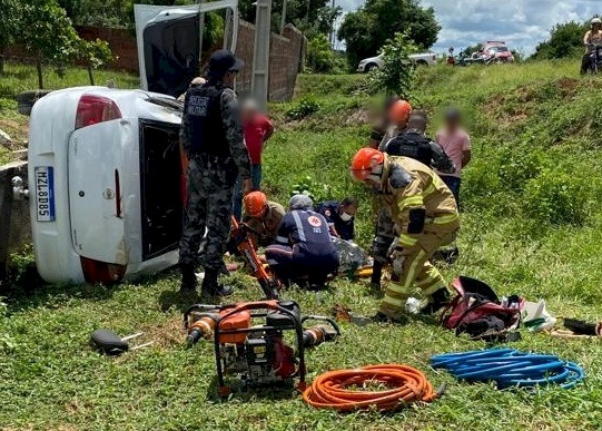Imagem do capotamento registrado na manhã de hoje (20/03), na zona rural de Catolé do Rocha 