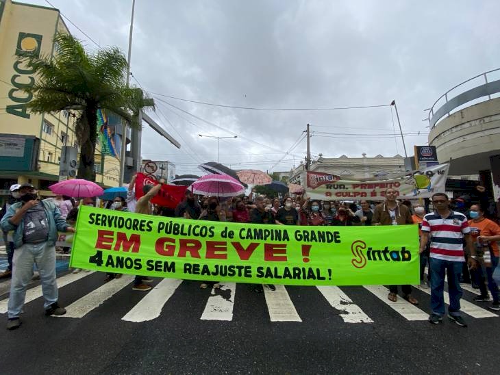  A manifestação também foi uma oportunidade de responder aos ataques desferidos pelo Secretário de Administração do município 