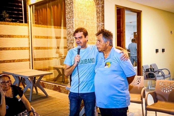 Por sua vez, Mersinho Lucena enfatizou a seriedade de Domiciano e da esposa, Sara Cabral, ex prefeita de Bayeux, com a política