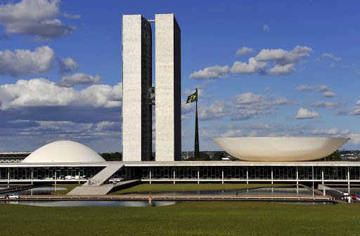 Câmara aprova texto-base do projeto de privatização dos Correios