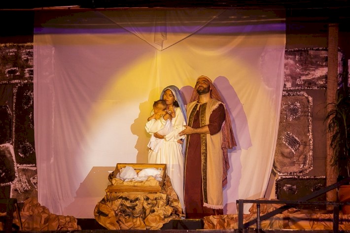 Uma mistura de música, arte, dança e teatro retratou a história de Jesus com detalhes