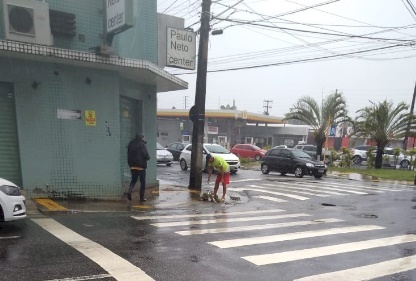 Chuvas continuam na Capital e Semob monitora trânsito e transporte para evitar caos