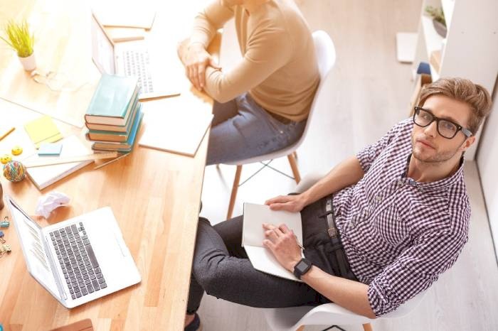 As aulas são online e autoinstrucionais, para que o participante estude quando puder