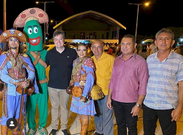 Júnior Araújo e lideranças de Santa Helena