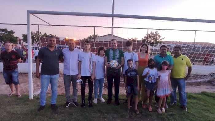 Tyrone inaugura estádio de futebol no Núcleo Habitacional I com investimento de meio milhão de reais