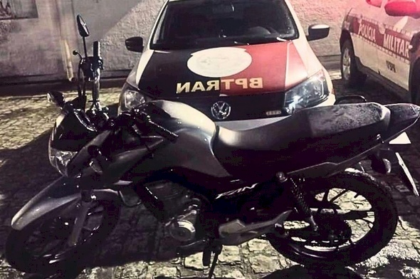 Motocicleta recuperada pela Polícia Militar