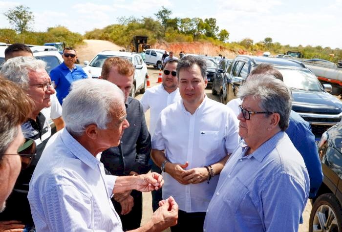 Azevêdo visita Caravana da Rede Cuidar e inspeciona obras da PB-394