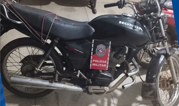 Motocicleta apreendida pela Polícia Militar