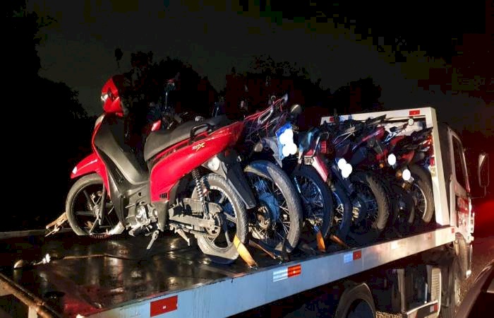 Motos removidas para o pátio do Departamento Estadual de Trânsito
