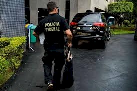 Mandados em investigação de crimes contra o Sistema Financeiro