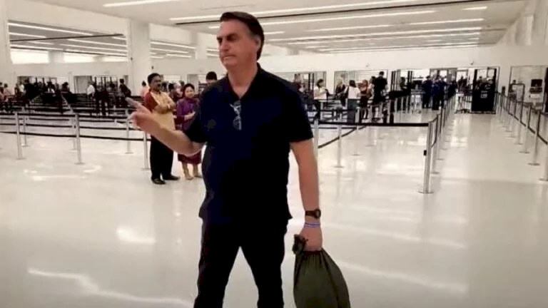 Ex-presidente, Bolsonaro no Aeroporto 