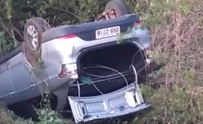 Imagem do capotamento registrado na BR 230 em Sousa 