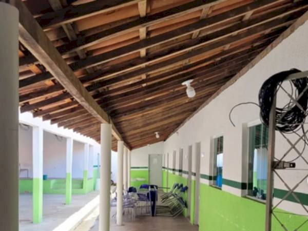 Reforma do telhado da Escola Municipal Instituto Joaquina de Paiva