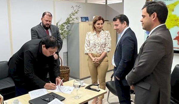 PGJ e prefeito de Serra Branca assinam acordo para encerramento de lixão