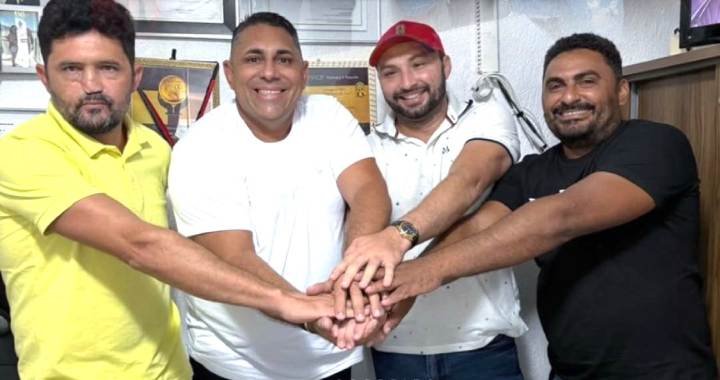 Prefeito João Neto (C), Vereador, Felipe Viola (D)