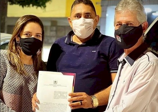 João Neto assina emenda parlamentar de R$ 200 mil, destinado para a construção do Centro de Especialização de Atendimento Médico, do anexo da Unidade de Saúde Auta Alves Ferreira