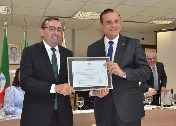 Emocionado, o Desembargador Saulo Benevides agradeceu a outorga aprovada, à unanimidade, por todos os vereadores da Câmara Municipal