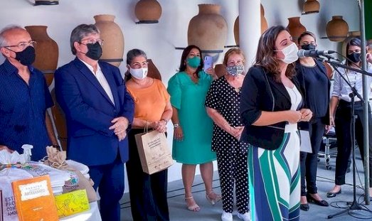 Ao lado de João Azevêdo e da primeira-dama Ana Lins, Pollyana Dutra participa do lançamento da agenda 2022: “Paraíba, um Estado do Artesanato”
