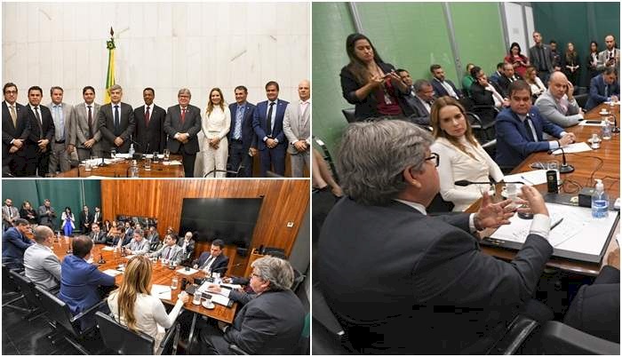 João Azevêdo em reunião com a bancada federal