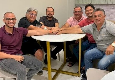 Vereadores governistas reunidos 