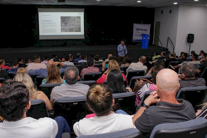 Educacreci com Paulo Toledo lota auditório