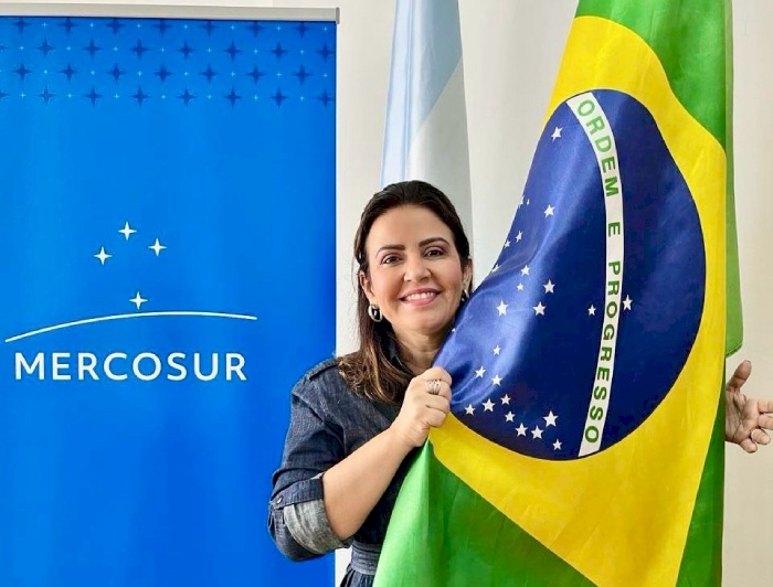 Pollyanna Dutra em visita a sede do Mercosul