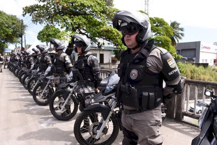 Batalhão de Motos na Capitão
