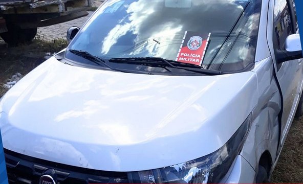 Carro furtado é recuperado em ação da Polícia Militar