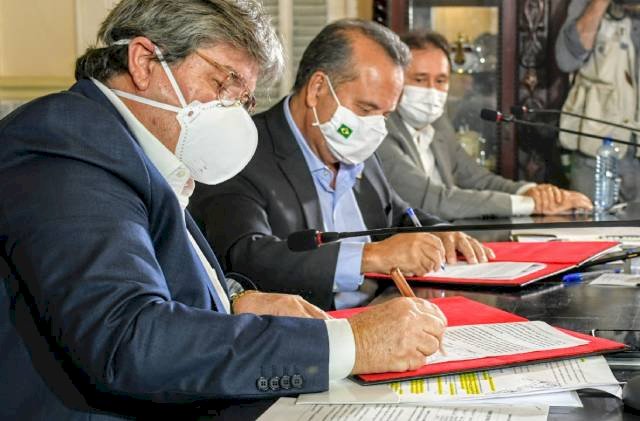 Acordo para operação comercial do Projeto São Francisco é assinado pelo Governador Azevedo na presença do Ministro da Integração 