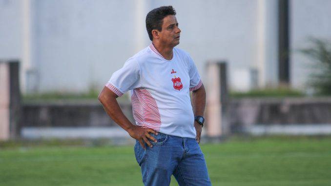 Reginaldo Sousa deixa de ser treinador do Auto Esporte