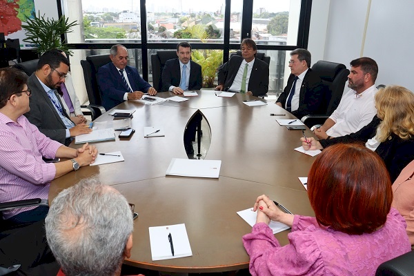 Reunião com representantes do MPPB, Cagepa, Funasa, de Pombal, Caaporã e Solânea