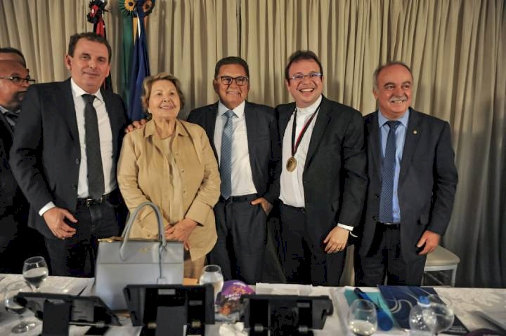 Homenagem ao Padre  Fabrício Dias Timóteo, pelos relevantes serviços prestados ao Estado