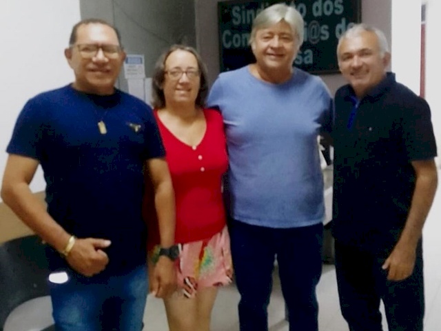 Aldeone durante reunião com membros da Federação