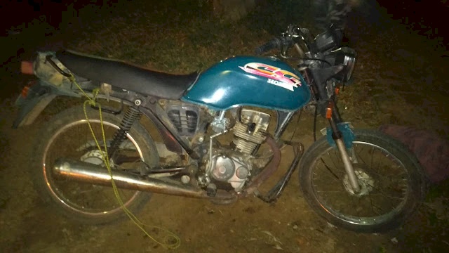Motocicleta com restrição recuperada pela Polícia Militar em Sousa