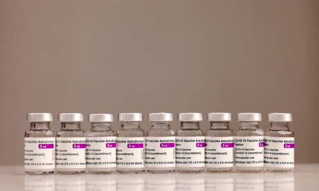 Covax Facility: 220 mil doses de vacinas chegam hoje ao Brasil