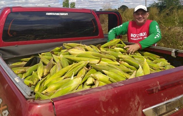 Jerônimo Júnior, Conafer, e a Colônia de Pescadores Z-23 doam milho verde em Marizópolis