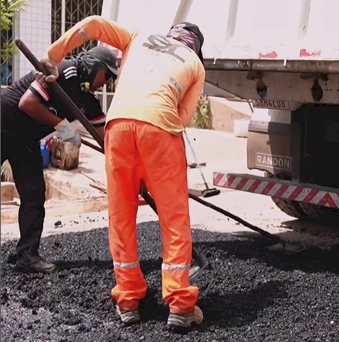 Asfaltamento das ruas do Bairro Linha de Ferro, em Coremas 