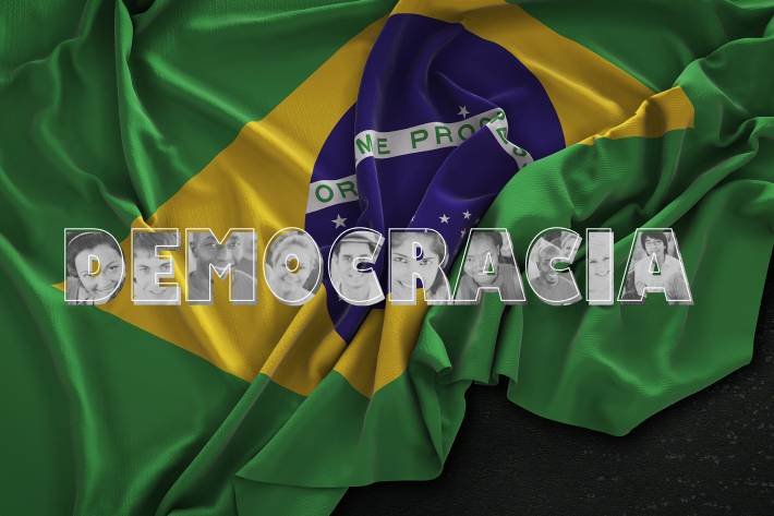A bandeira da democracia é sinônimo de estado livre pensamento 