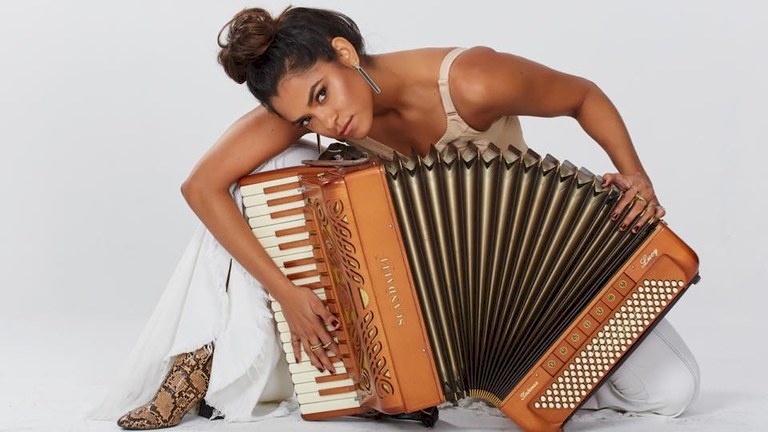 Programa Espaço Cultural tem músicas da PB no Dia Internacional do Beijo