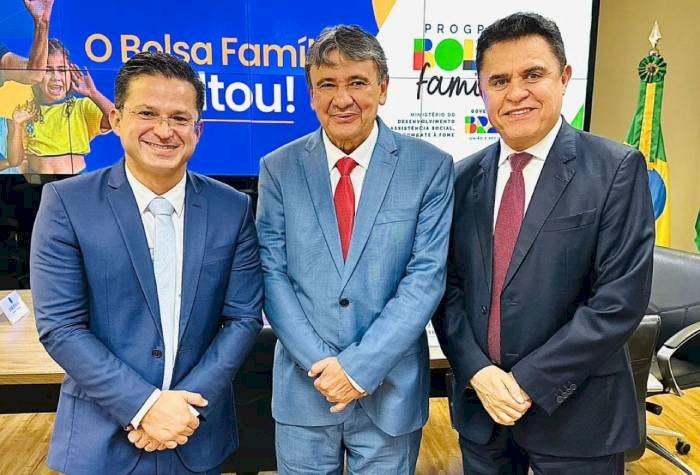 Wilson Santiago na comitiva em agenda na Paraíba