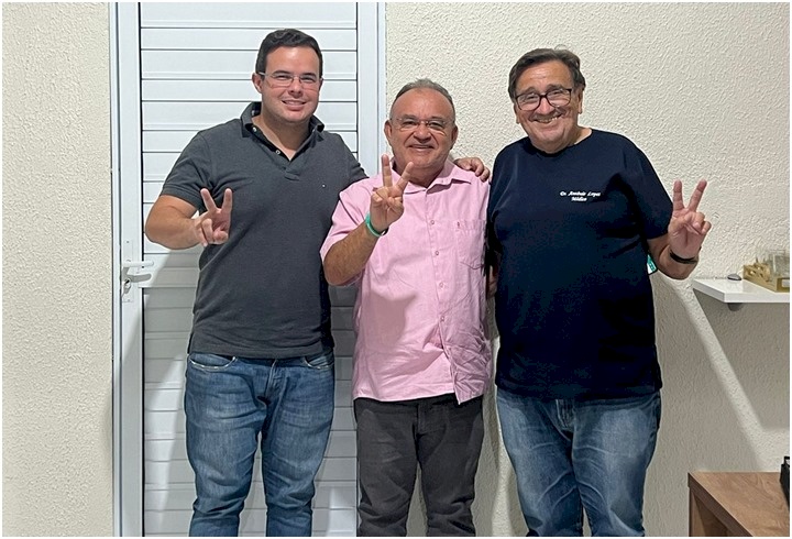 Dr. Ruan, prefeito, Irani Alexandrino, e o ex-prefeito, Antônio Lopes